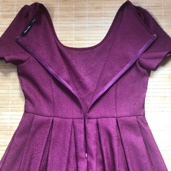 Burgundy brocade fit and flare dress - Picture 9 of 11
